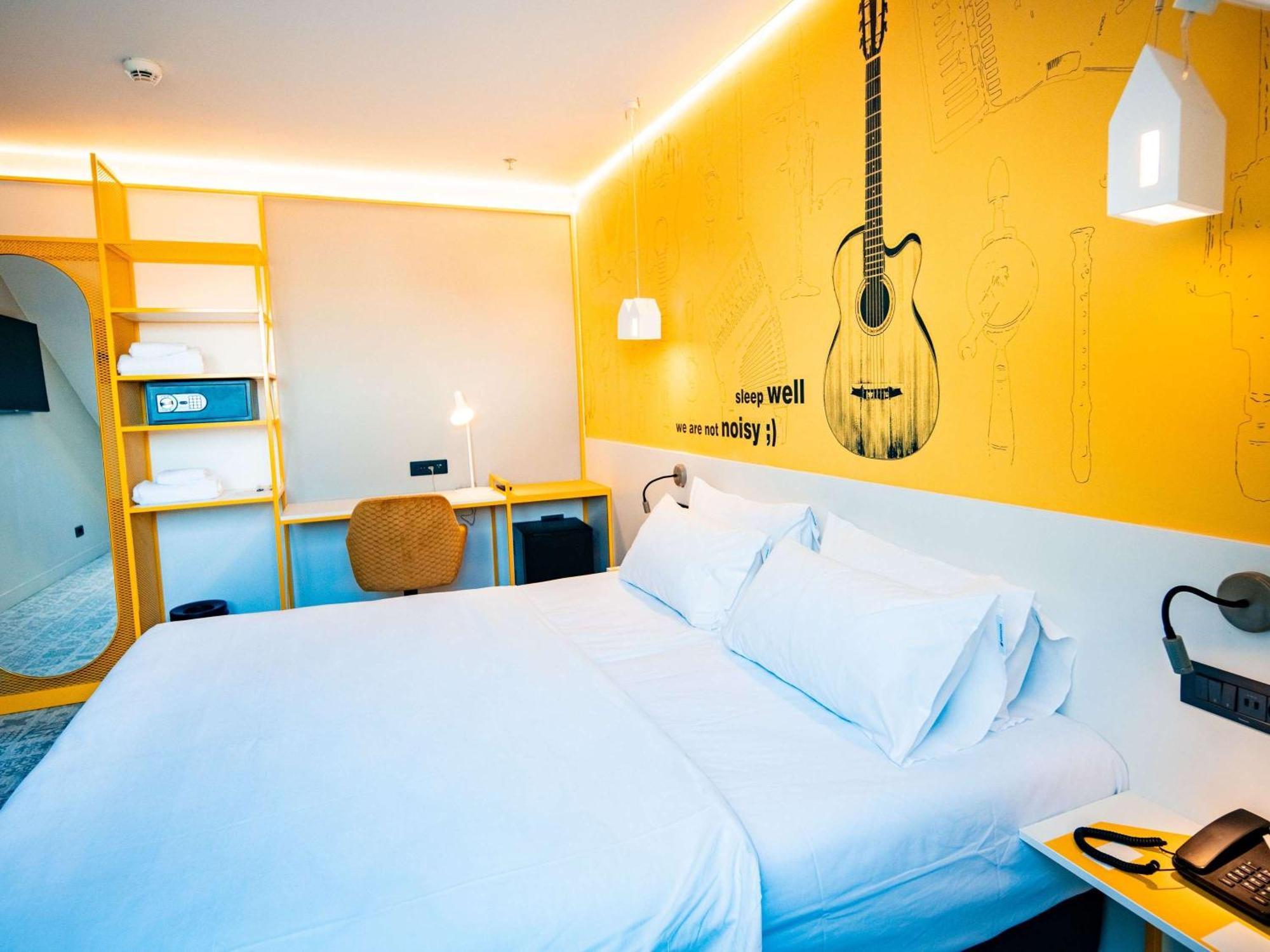 Отель Ibis Styles Sibiu Arsenal Экстерьер фото
