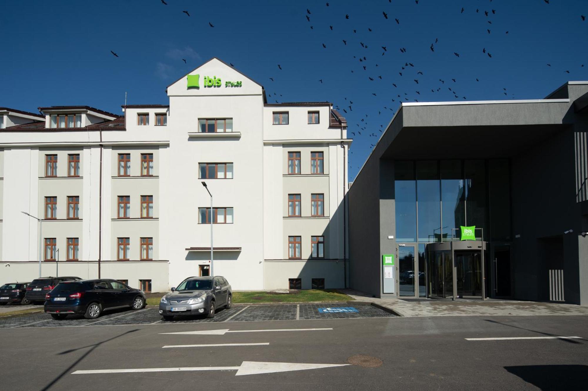 Отель Ibis Styles Sibiu Arsenal Экстерьер фото
