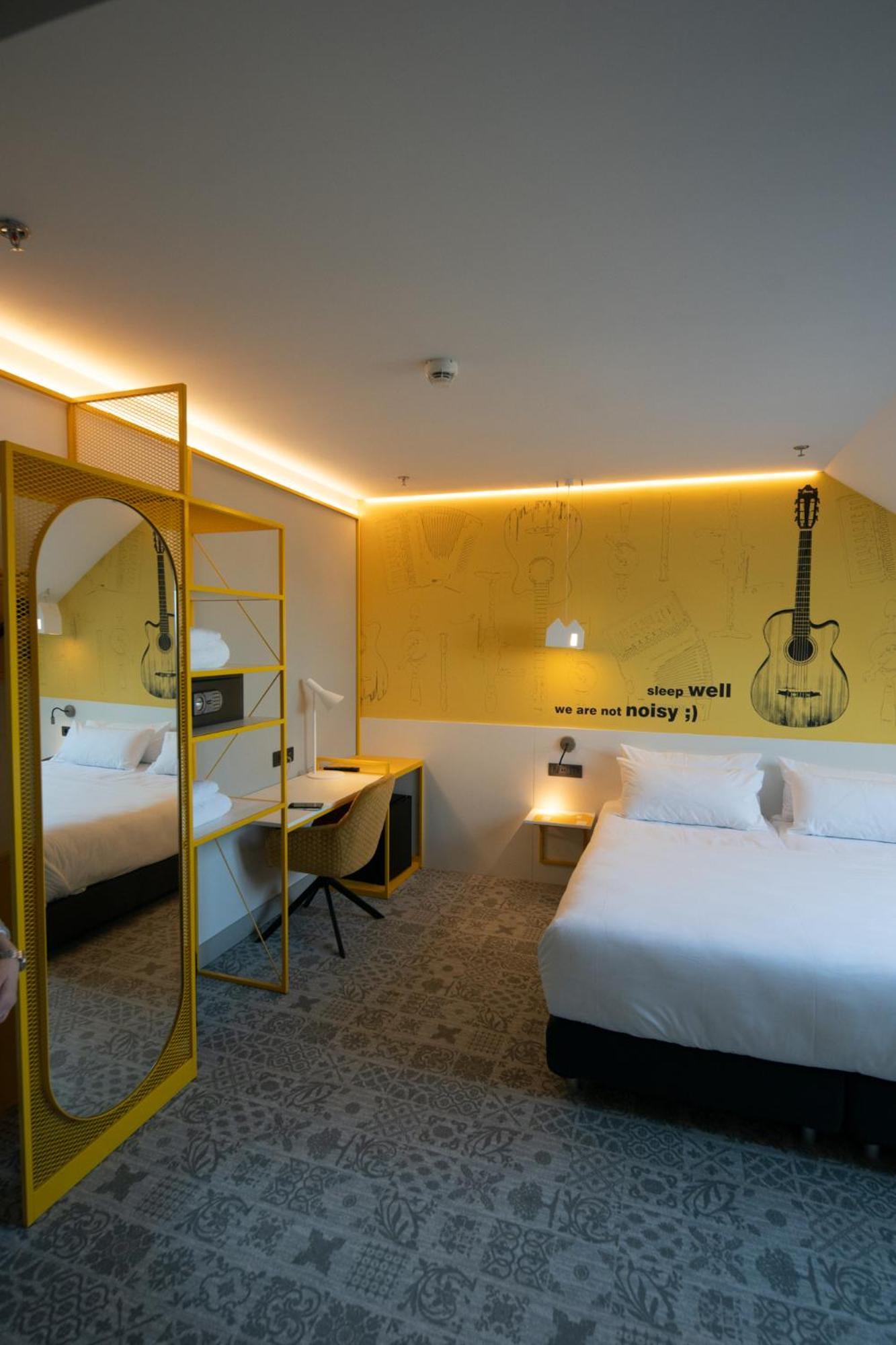 Отель Ibis Styles Sibiu Arsenal Экстерьер фото