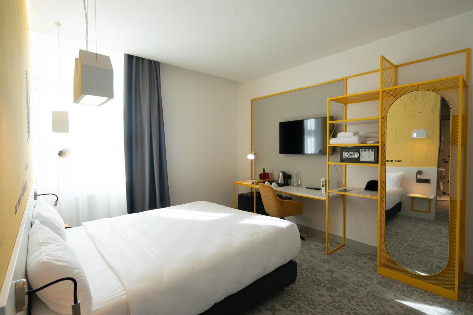 Отель Ibis Styles Sibiu Arsenal Экстерьер фото